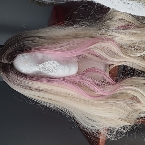 Oufei blonde wig with highlights - Picture 3 of 6